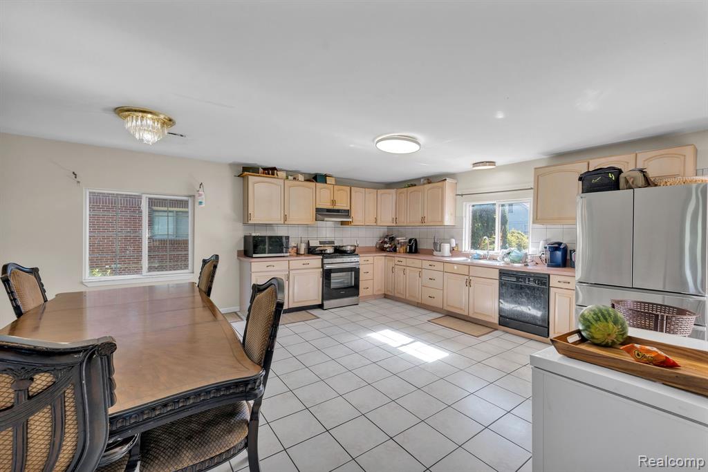 7511 Orchard Avenue, Dearborn, MI 48126 — Photo 19