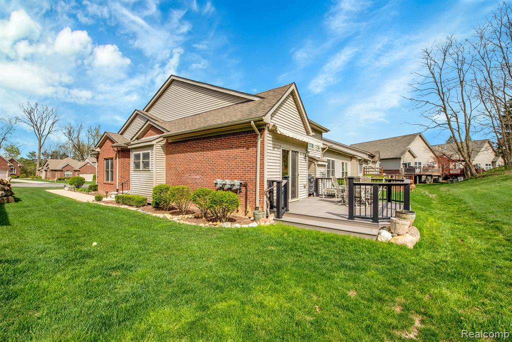 9549 KINGSWAY Circle, Clarkston, MI 48348 — Photo 4