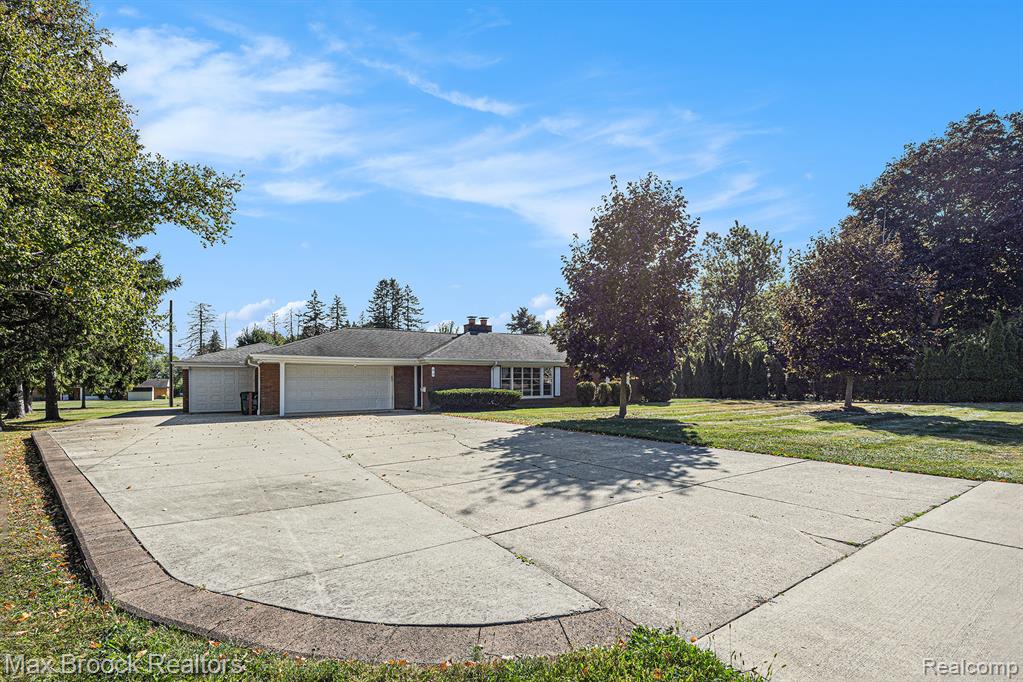60 E Hurst Drive, Troy, MI 48085 — Photo 3