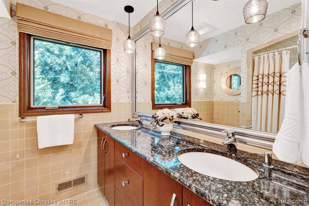 19418 Warwick Street, Beverly Hills, MI 48025 — Photo 32
