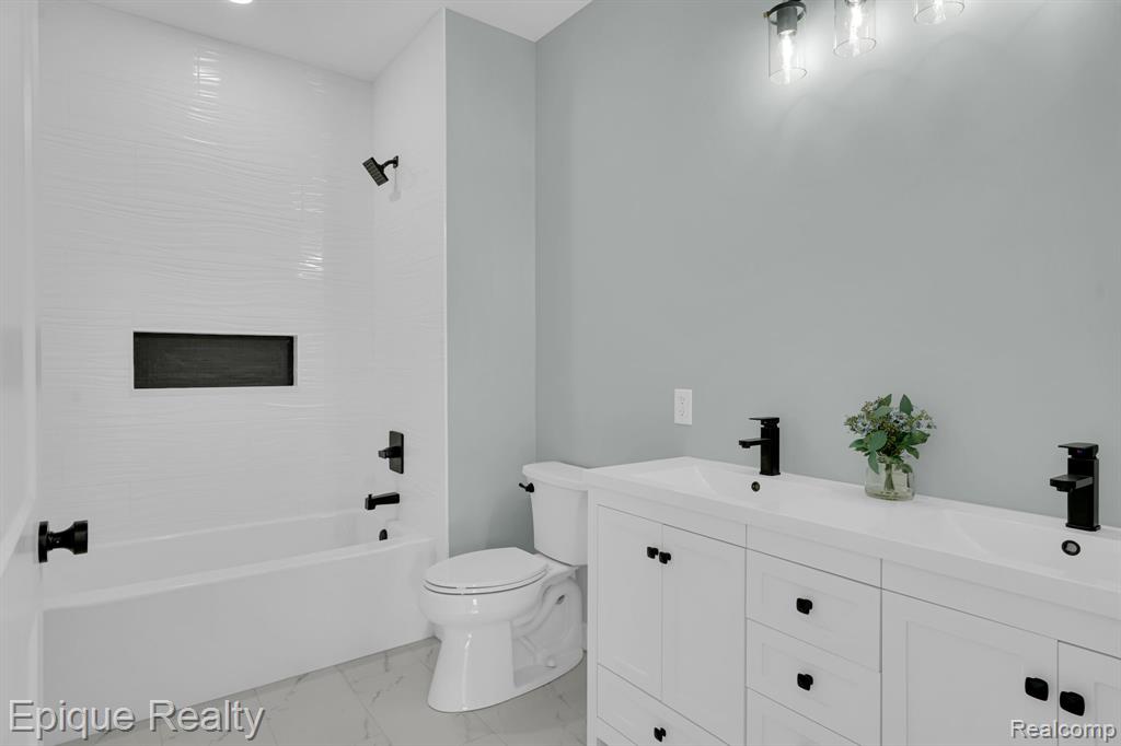 2432 Holland Street, Lake Orion, MI — Photo 17