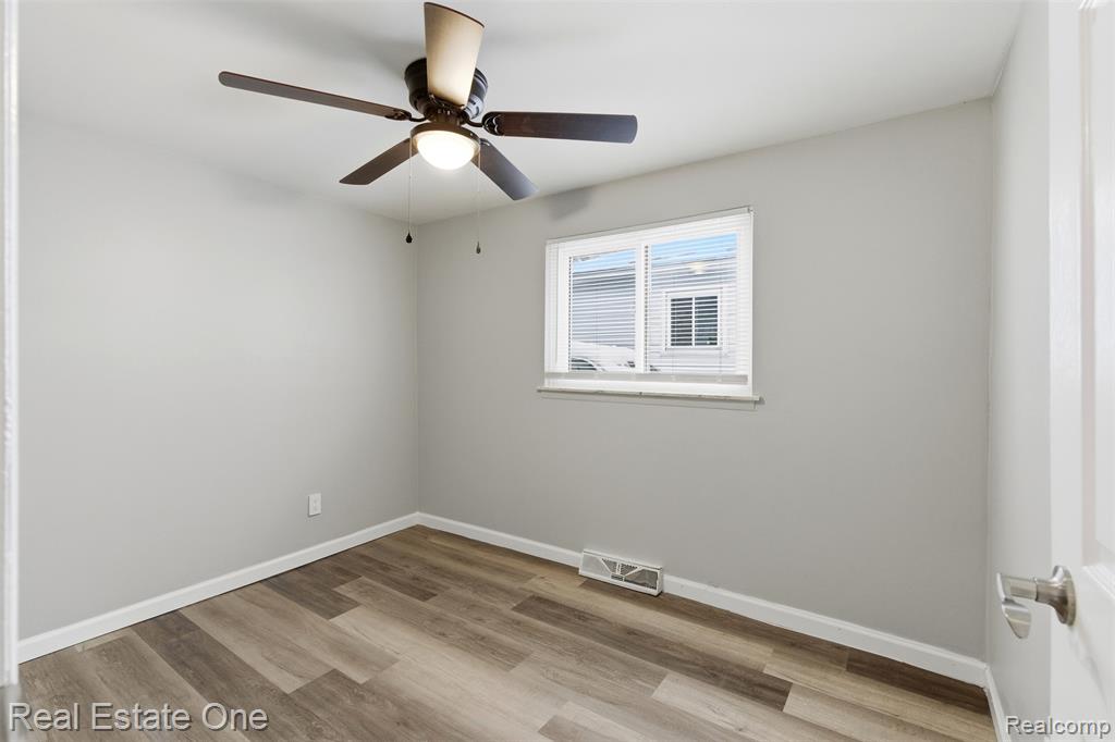 4005 Weddell Street, Dearborn Heights, MI 48125 — Photo 14