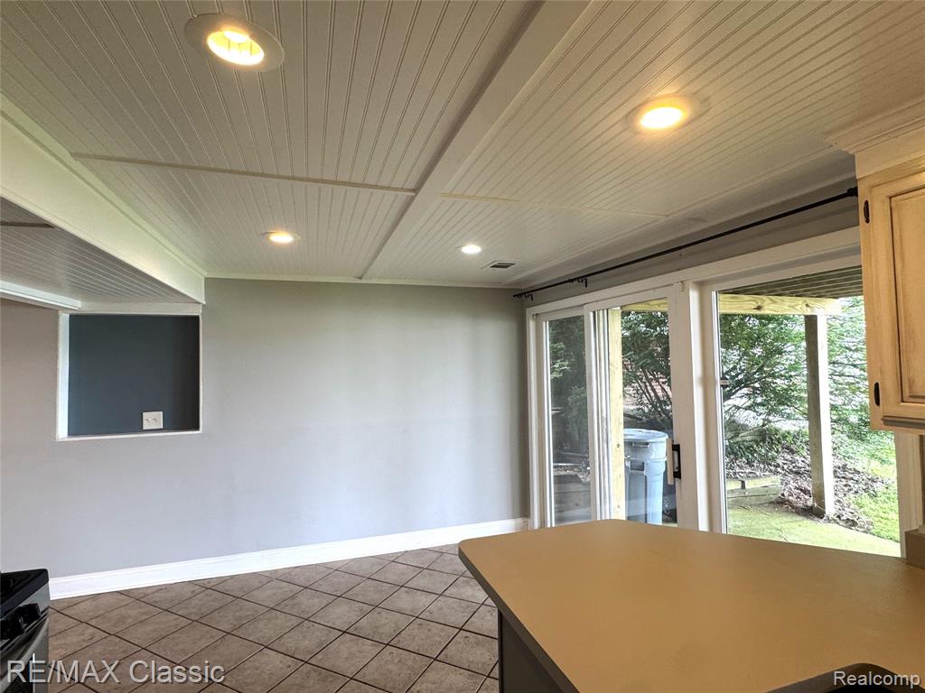 1508 LAKEVIEW Drive, Wolverine Lake, MI 48390 — Photo 20