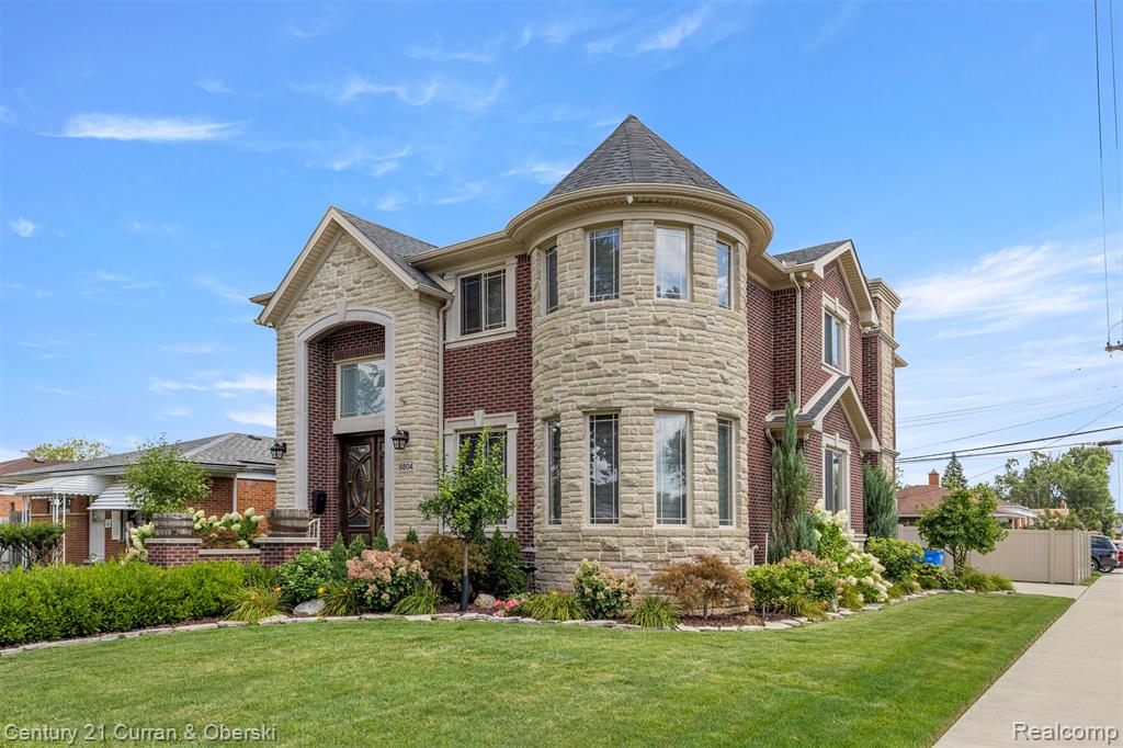 6804 Centralia Street, Dearborn Heights, MI 48127 — front exterior