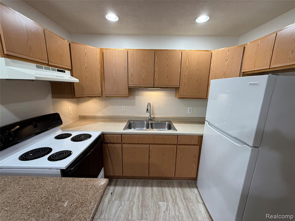 140 S. Saginaw Unit 2 Street, Byron, MI 48418 — Photo 3