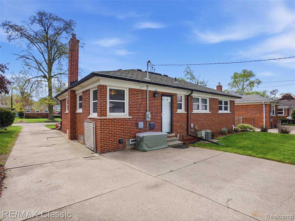 9116 Tecumseh Avenue, Redford, MI 48239 — Photo 46