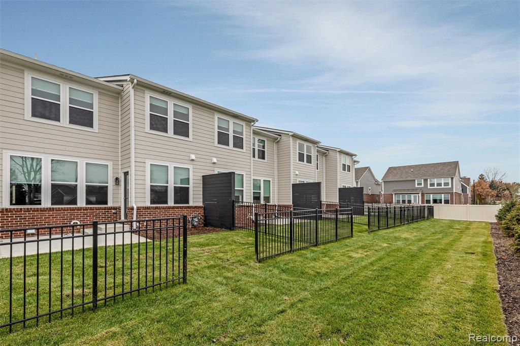 807 Balmoral Ln, Troy, MI 48085 — Photo 31