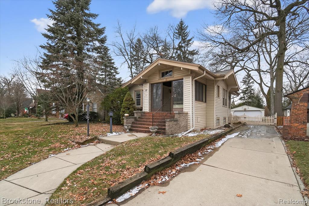 86 OAKDALE Boulevard, Pleasant Ridge, MI — Photo 2