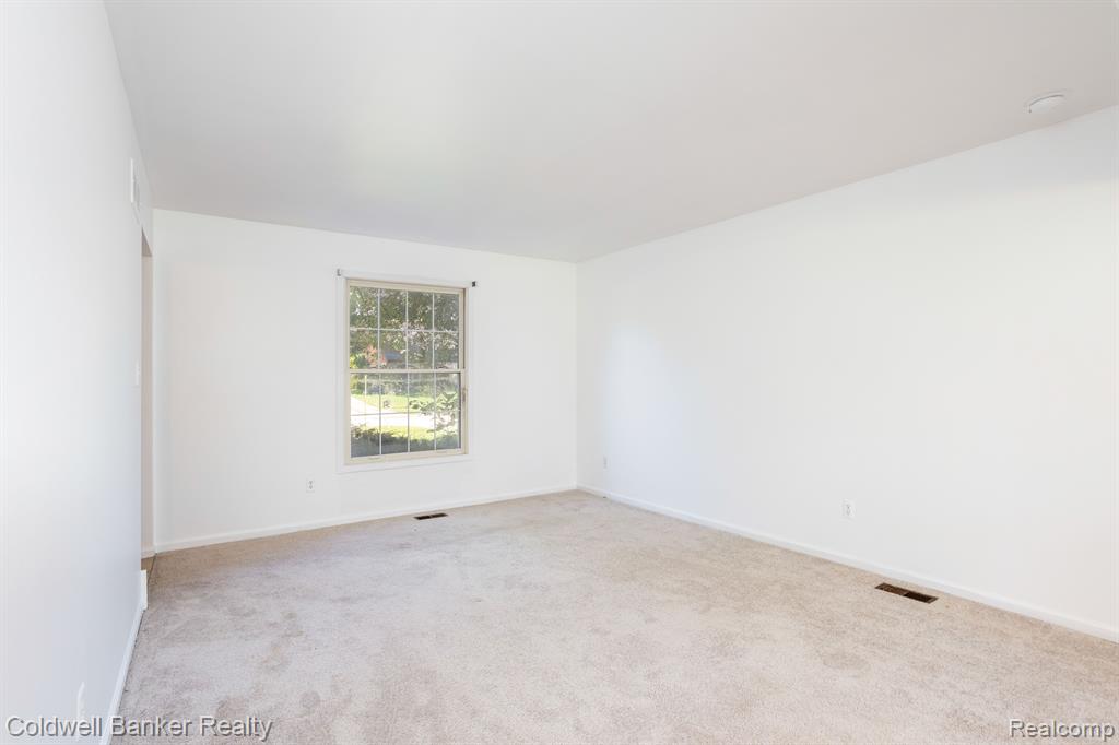 5310 HERTFORD Drive, Troy, MI 48085 — Photo 23