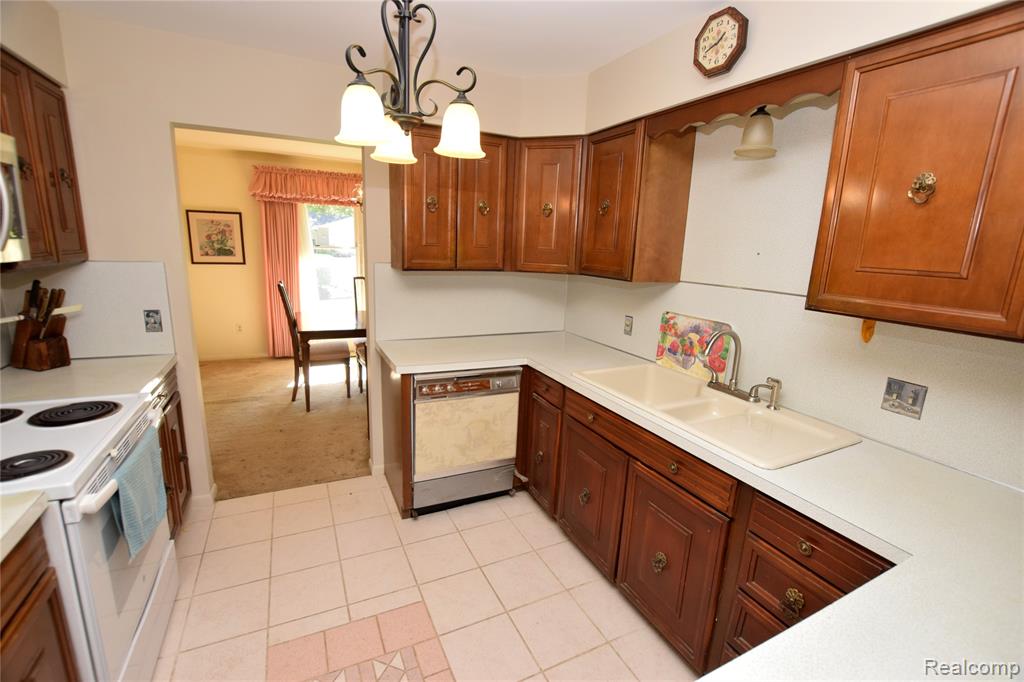 1349 Ox Yoke Drive, Flint, MI 48532 — Photo 4