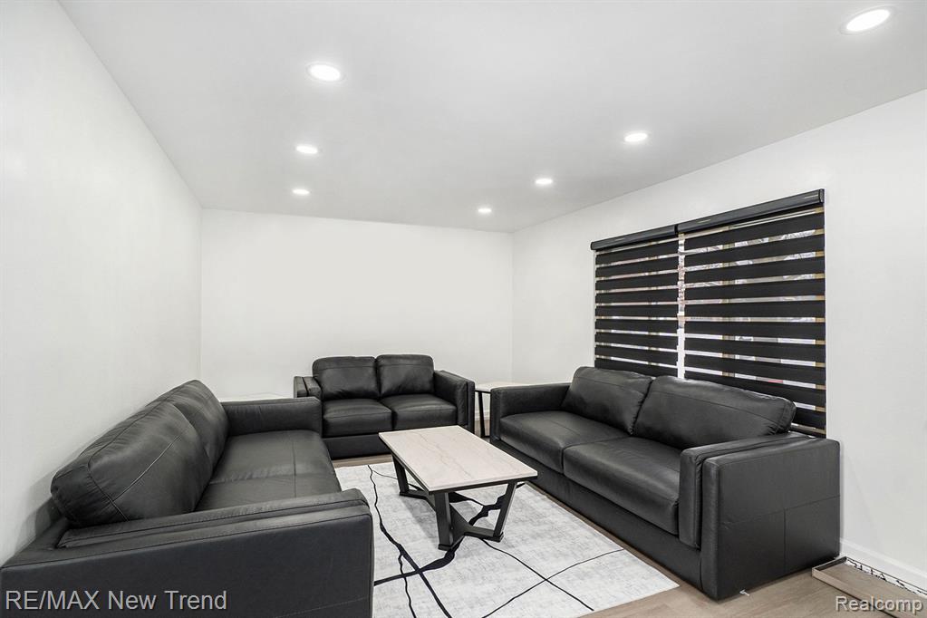 7135 CAPRI Drive, White Lake, MI 48383 — Photo 15