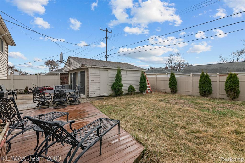 6751 N CHARLESWORTH Street, Dearborn Heights, MI 48127 — Photo 25