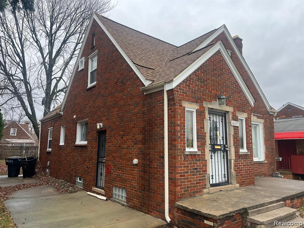 18693 WHITCOMB Street - Photo 2