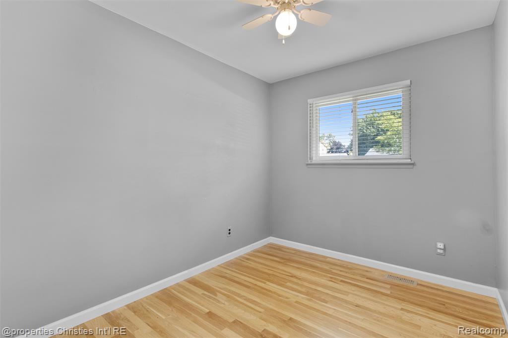 8439 Doncaster Drive, Sterling Heights, MI 48312 — Photo 15