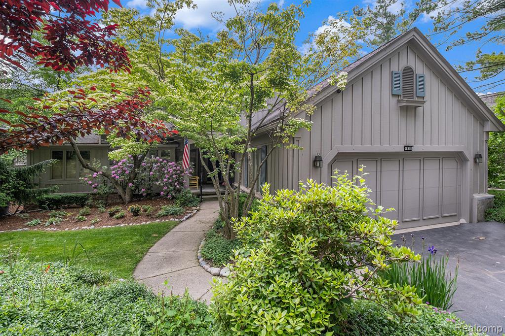 4825 Mirror Lake Drive, West Bloomfield, MI 48323 — Photo 4
