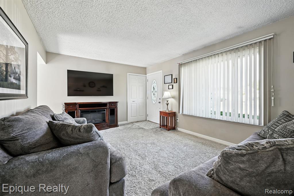41558 Harvard Drive, Sterling Heights, MI 48313 — Photo 10