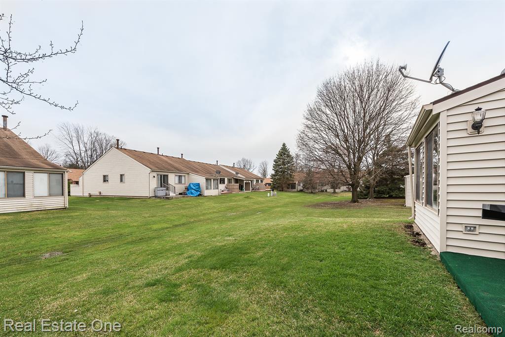 62071 YORKTOWN, 6, South Lyon, MI 48178 — Photo 33