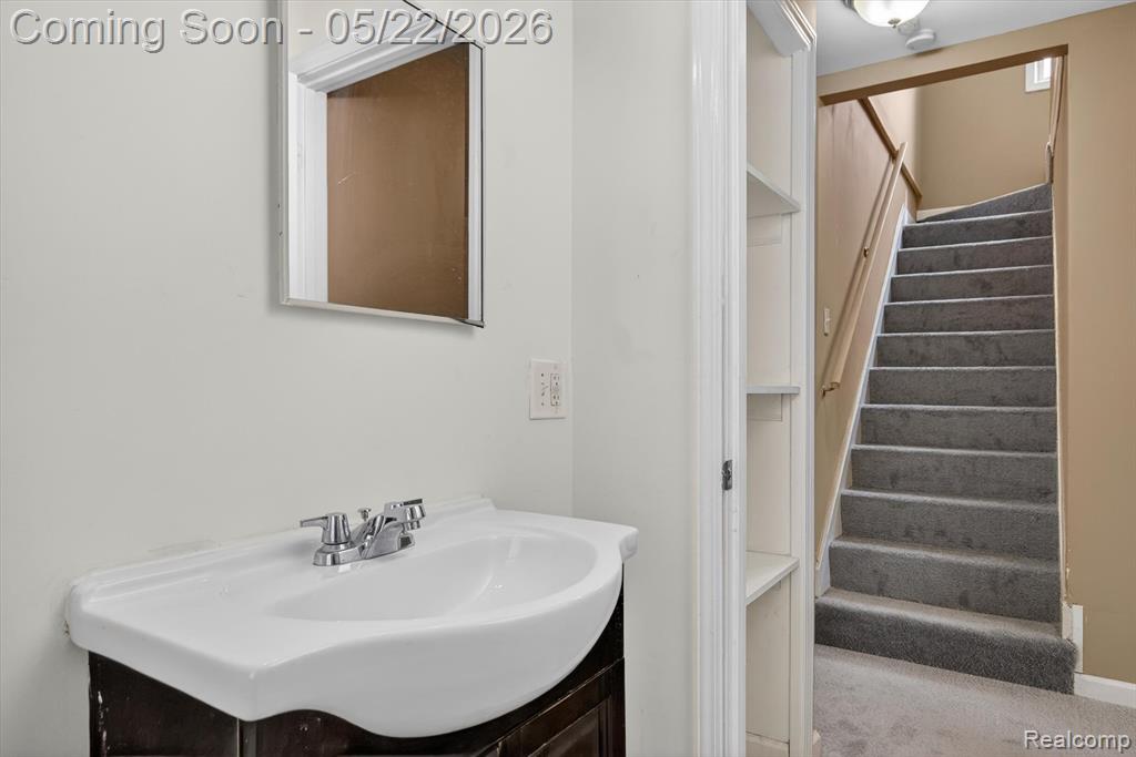 9160 Winthrop Street, Detroit, MI 48228 — Photo 26