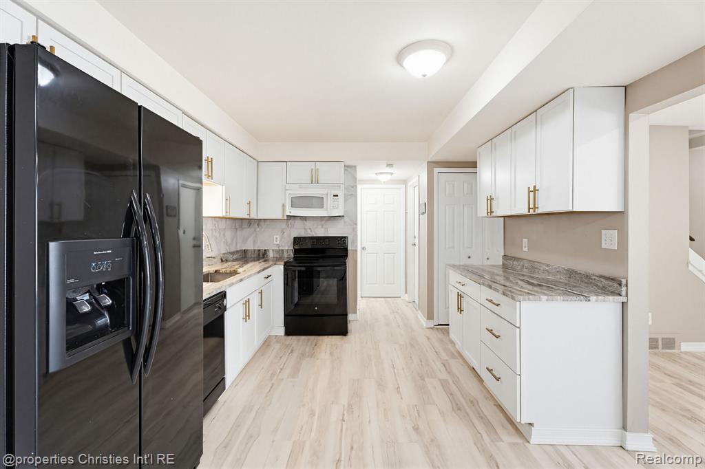 8700 Common Road, Warren, MI 48093 — Photo 12