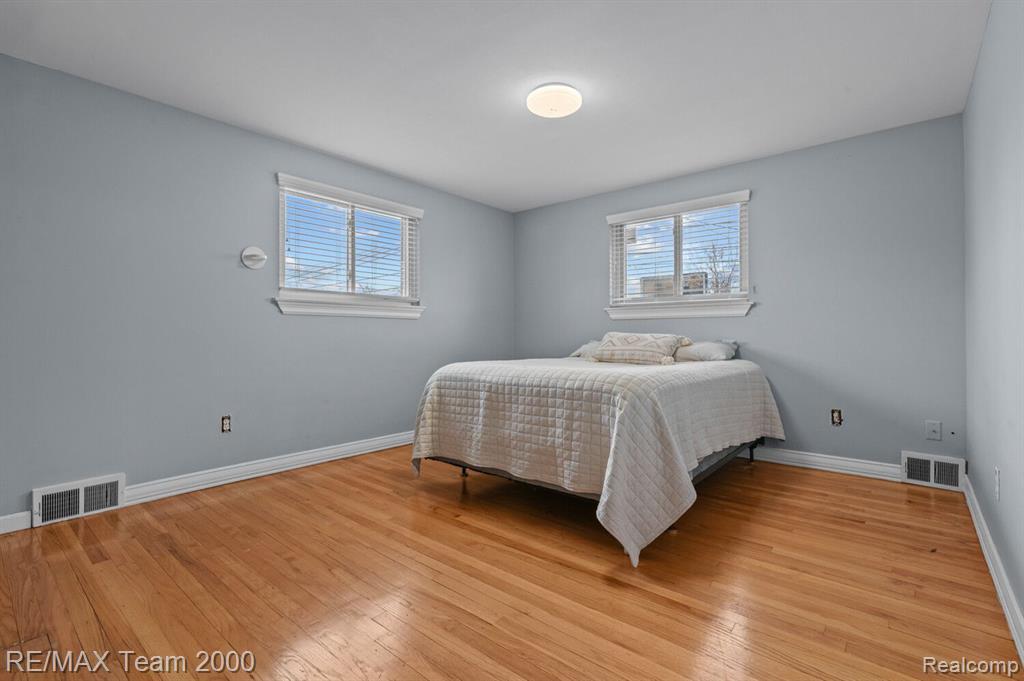 6751 N CHARLESWORTH Street, Dearborn Heights, MI 48127 — Photo 16