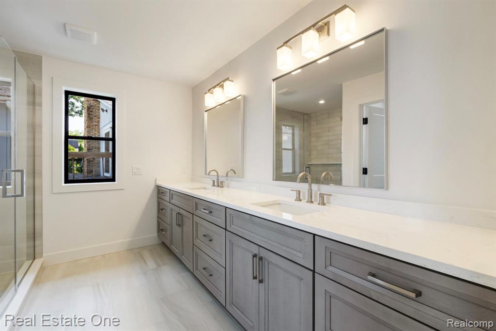 1517 KESSLER Avenue, Keego Harbor, MI 48320 — Photo 13