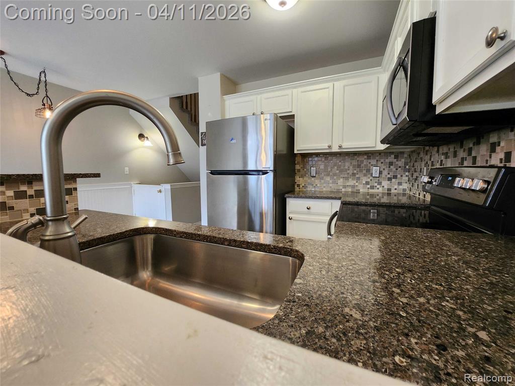 50642 Woodbury Drive, New Baltimore, MI 48047 — Photo 8