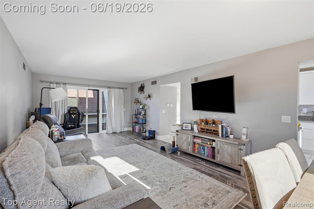 42374 Lochmoor Street, Clinton Twp, MI 48038 — Photo 11