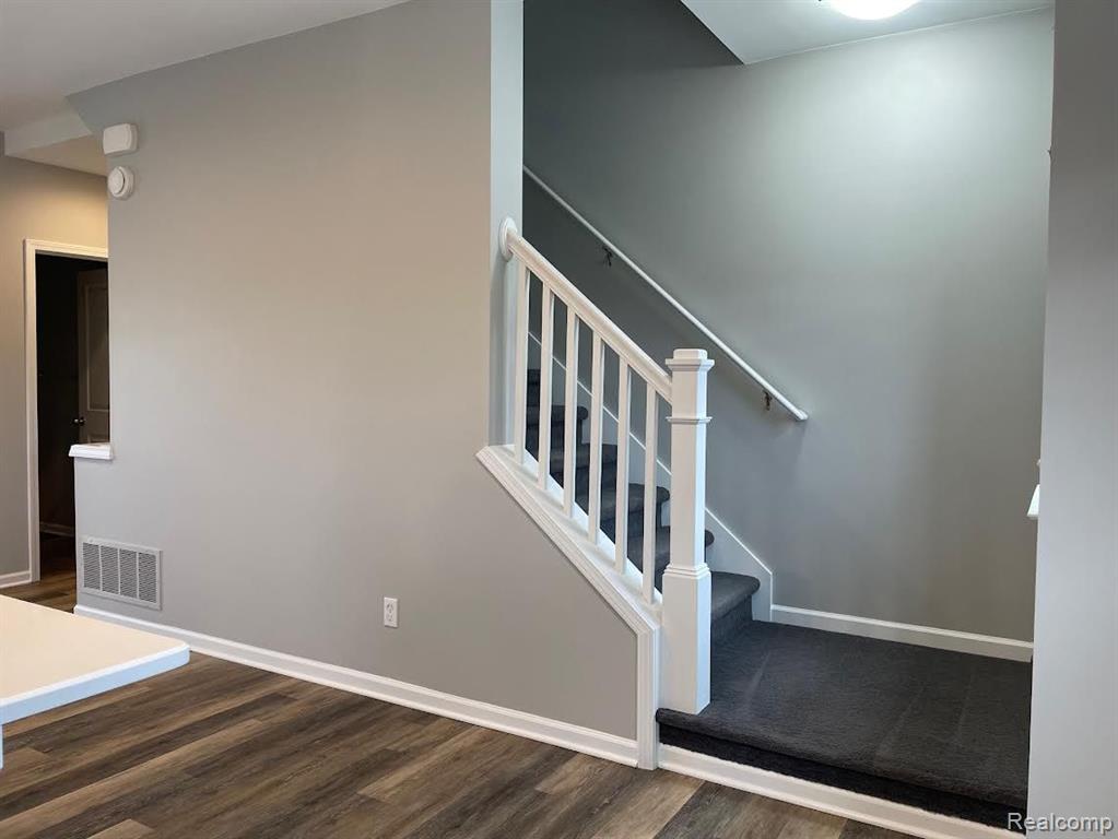 411 WRIGHT Street, Wixom, MI — Photo 12
