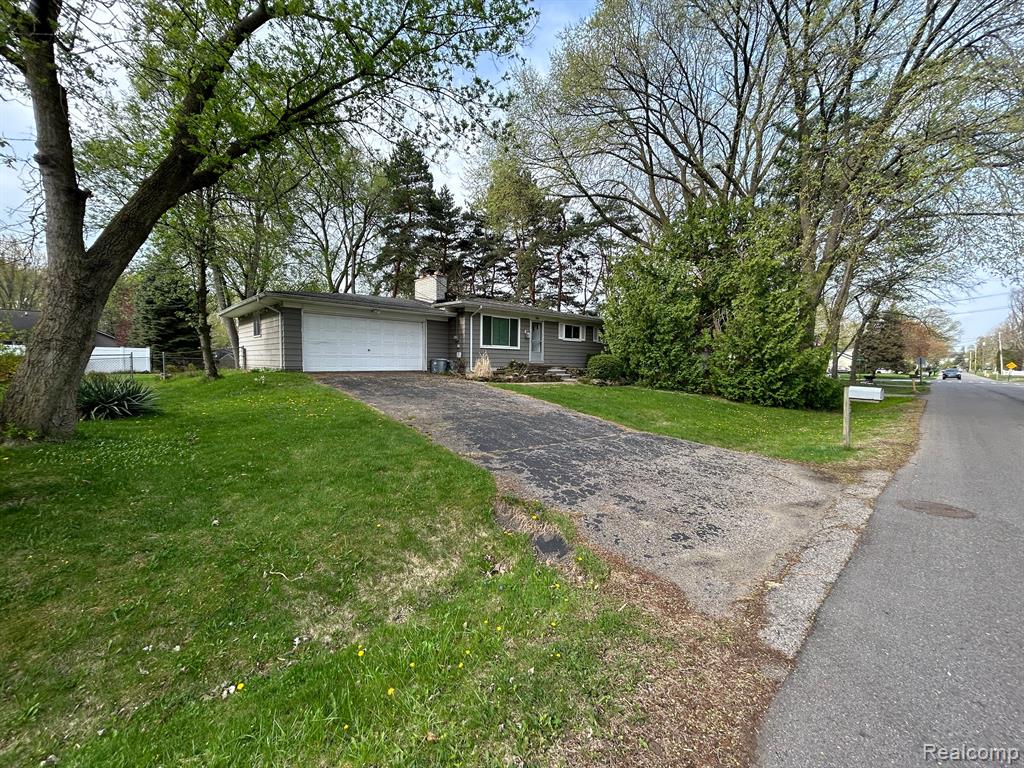 580 COLEBROOK Drive, Troy, MI 48083 — Photo 4