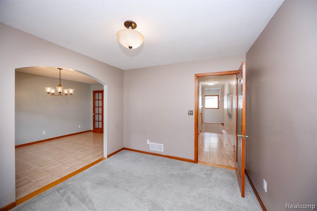 2540 SOUTHLAWN Street, Ypsilanti, MI 48197 — Photo 39
