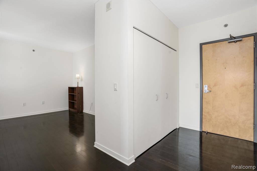 432 S WASHINGTON Avenue, 1204, Royal Oak, MI 48067 — Photo 23