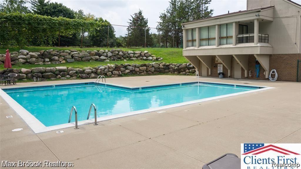 7422 AZALEA Court, West Bloomfield, MI — Photo 3