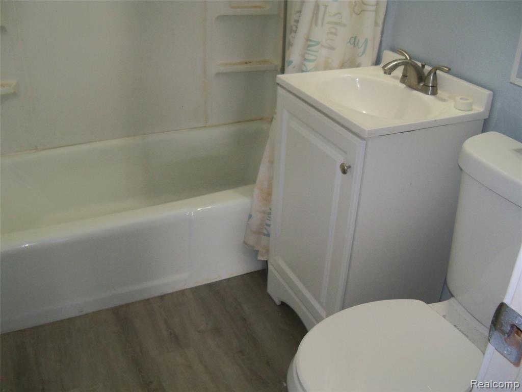 413 E Hemphill Road, Flint, MI 48507 — Photo 14