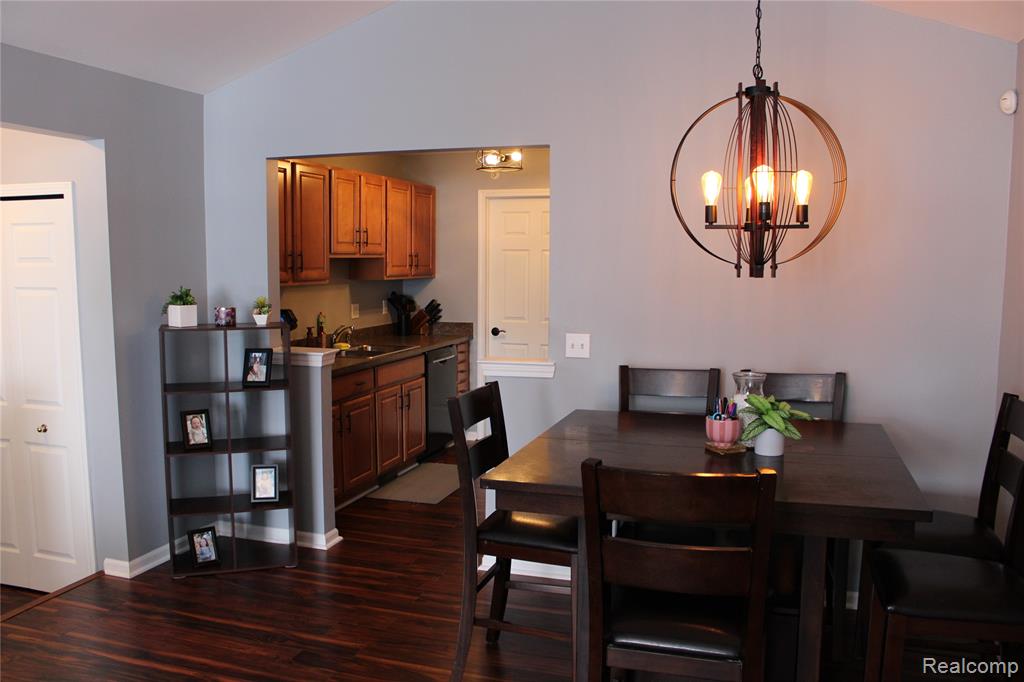 52133 Naugatuck Drive, 25, Macomb, MI 48042 — Photo 5