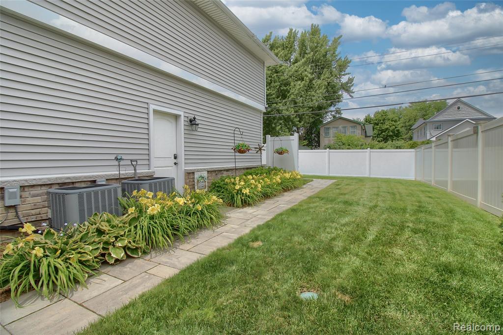 526 Plum Street, Wyandotte, MI 48192 — Photo 52
