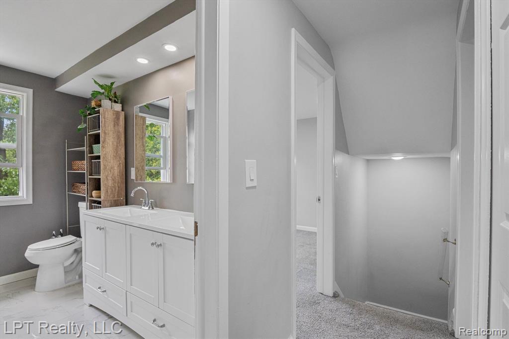 18441 ROSELAND Boulevard, Lathrup Village, MI 48076 — Photo 31