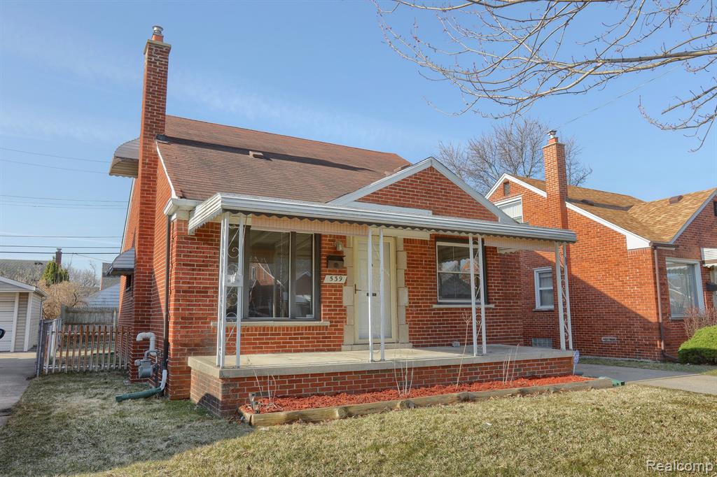 539 FARNHAM Avenue, Lincoln Park, MI 48146 — Photo 2