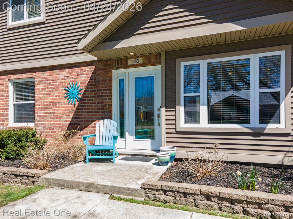 1963 Beverly Street, Sylvan Lake, MI 48320 — Photo 2