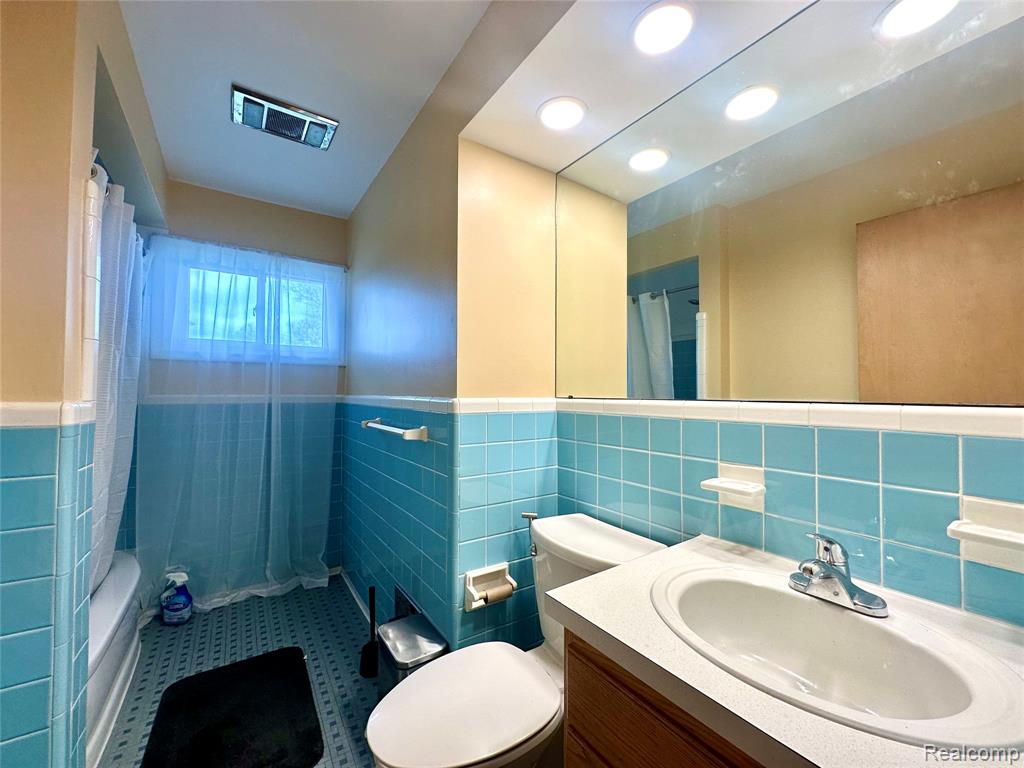 6644 Cronin Drive, Dearborn Heights, MI 48127 — Photo 9