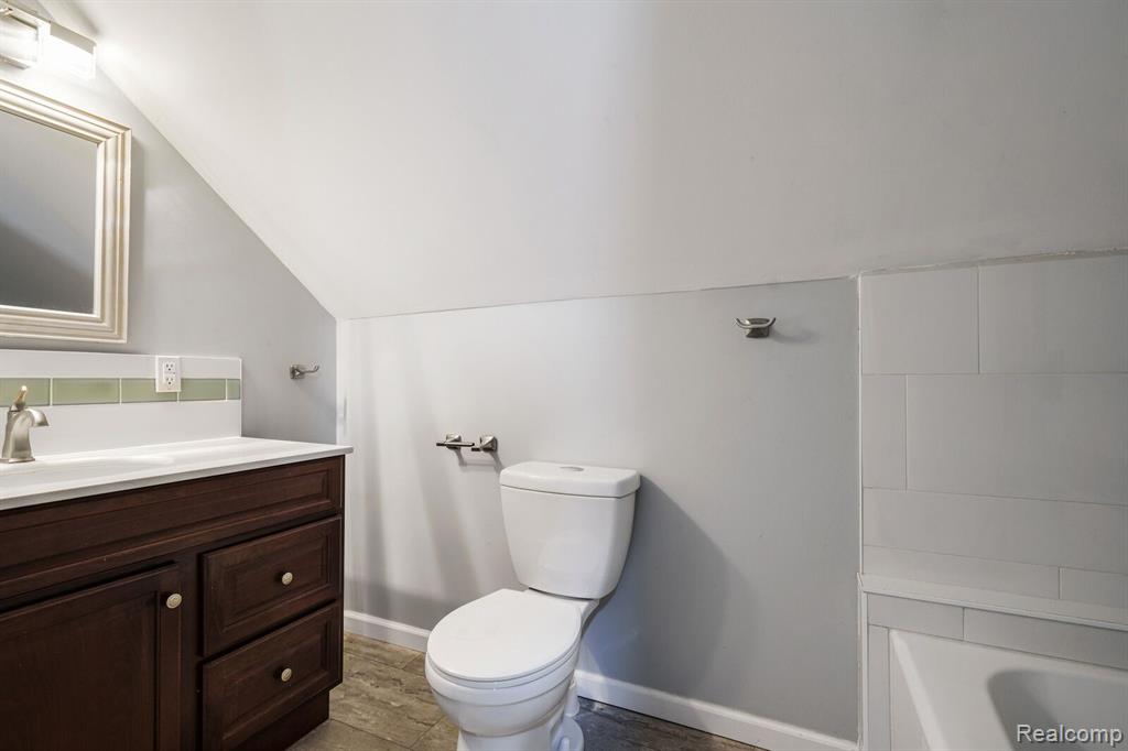 647 E BETHUNE Street, Detroit, MI 48202 — Photo 20