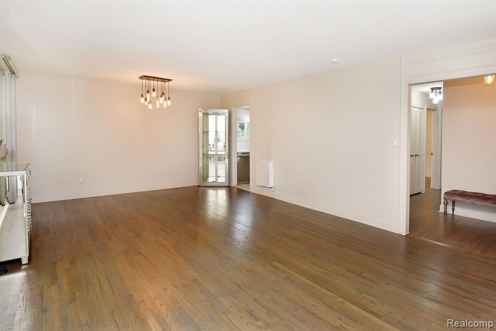 4041 W MAPLE Road, E101, Bloomfield Hills, MI 48301 — Photo 6