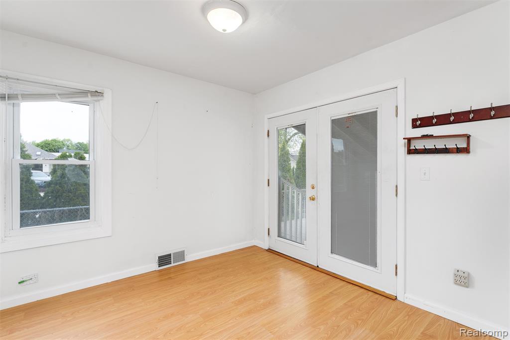 3318 Wakefield Road, Berkley, MI 48072 — Photo 6