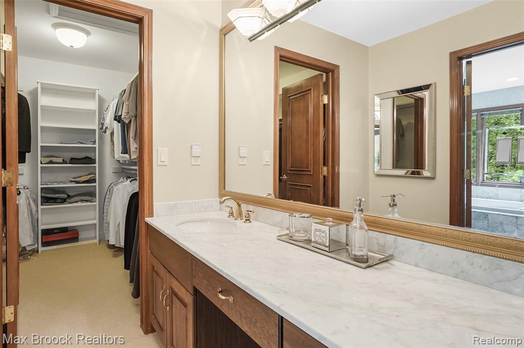 60 Kingsley Manor Drive, Bloomfield Hills, MI 48304 — Photo 38