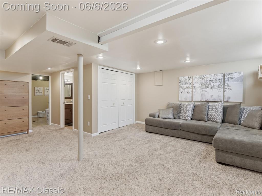 41020 Greenbriar Lane, Plymouth, MI 48170 — Photo 28