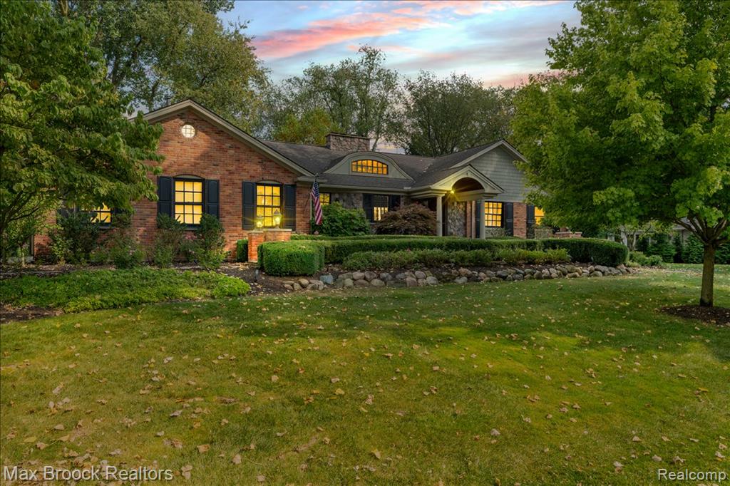 6287 Thorncrest Drive, Bloomfield Hills, MI 48301 — front exterior