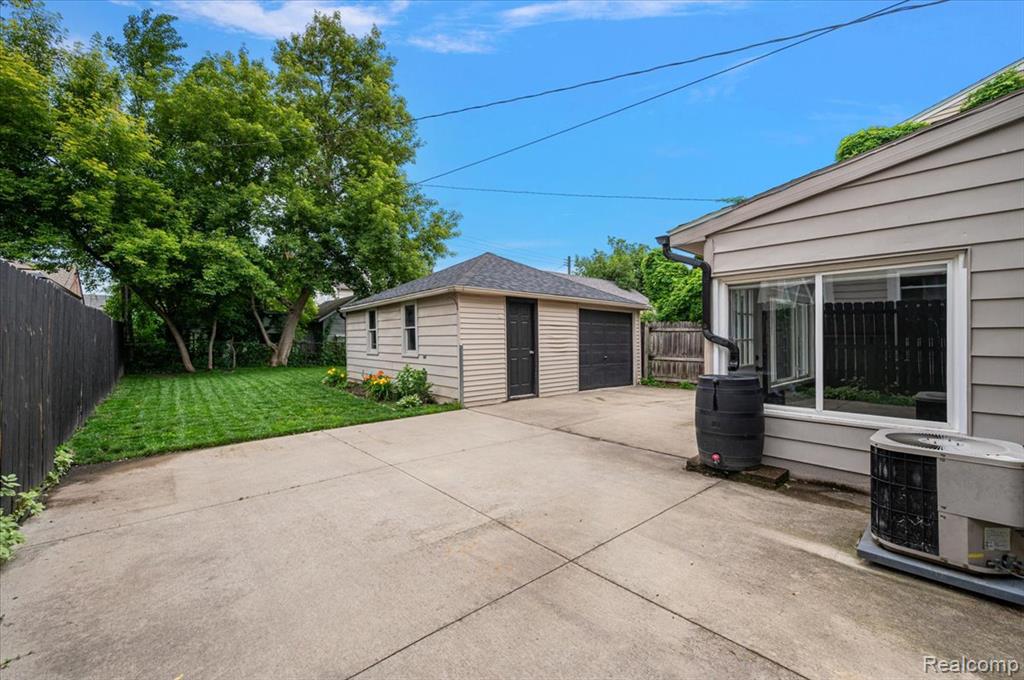 1186 Larkmoor Boulevard, Berkley, MI 48072 — Photo 28