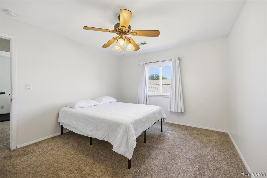 9921 Allen Pointe Drive, 4, Allen Park, MI 48101 — Photo 17