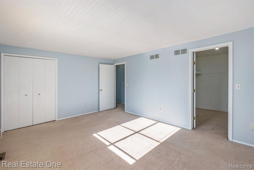 3694 OLD CREEK Road, Troy, MI 48084 — Photo 8