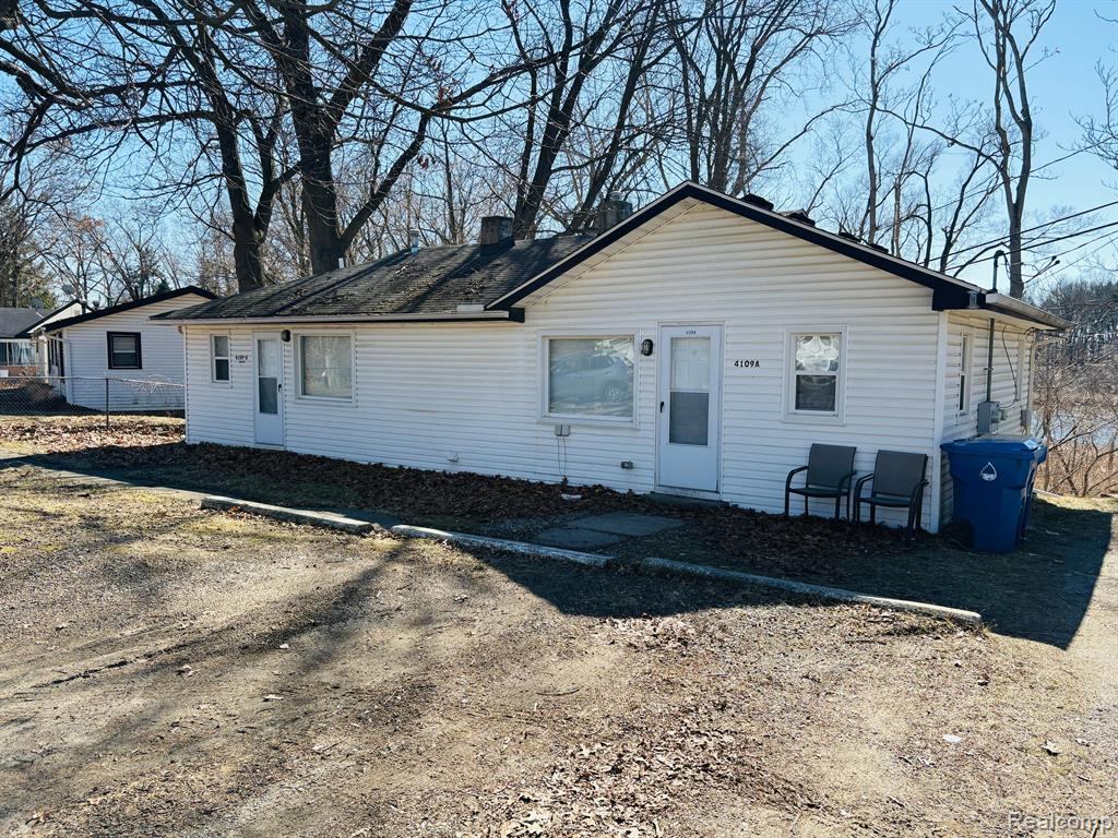 4109 Parkway, Waterford, MI 48328 — front exterior