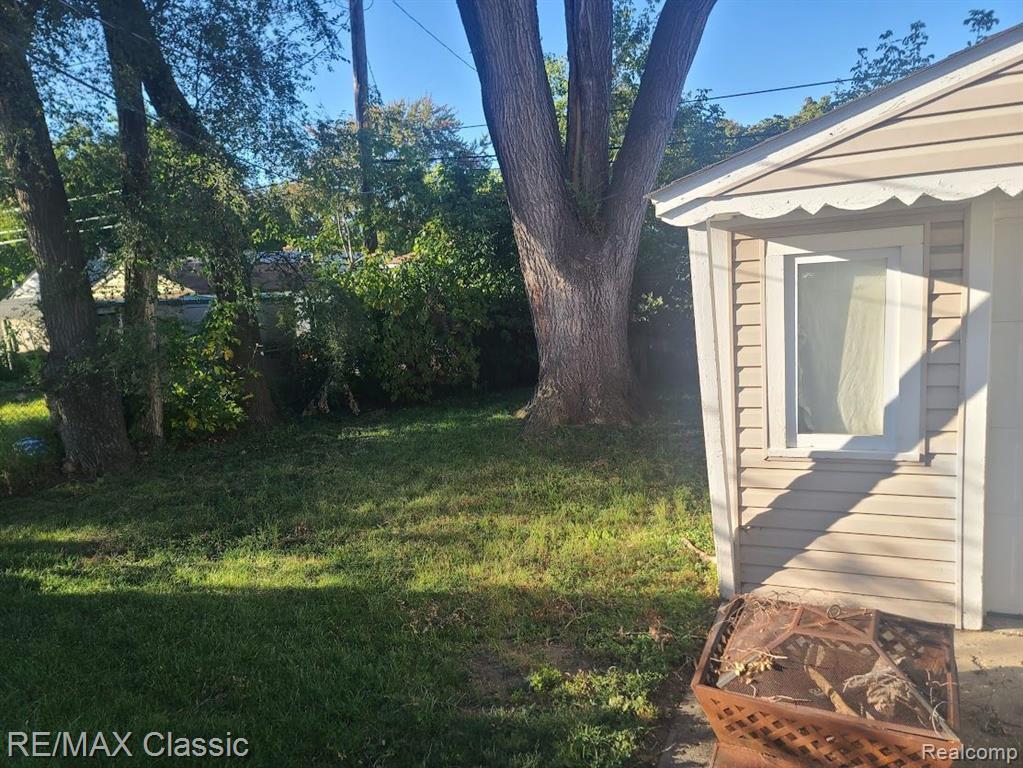 937 E ANNABELLE Avenue, Hazel Park, MI 48030 — Photo 25